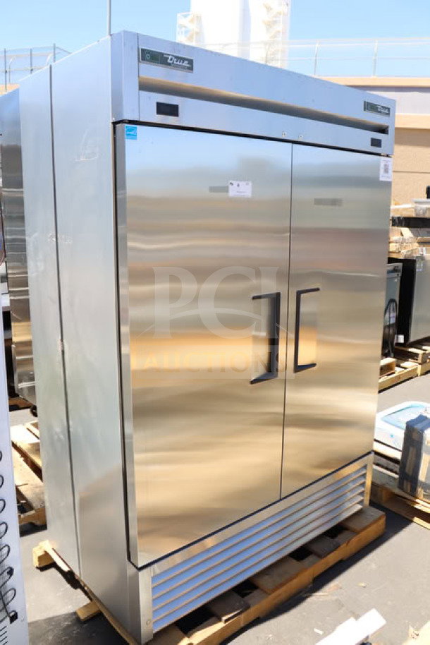 BRAND NEW True T-49DT-HC reach-in combo refrigerator/freezer, 54 1/8"x29 1/2"x83 3/8", tested, scratch-n-dent condition.