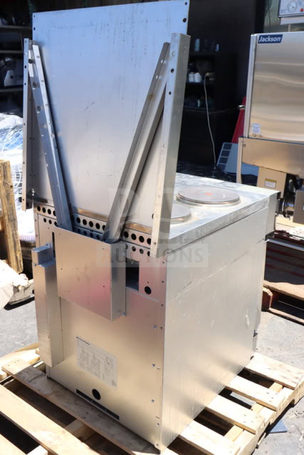 Cooking Performance Group ER24-240-1 electric range, 4 burners, space saver oven, new scratch-n-dent condition, 24", 240V.