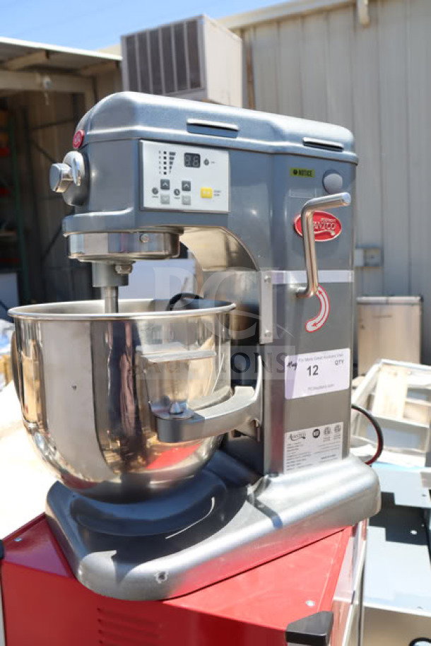 Brand new Avantco MIX8GY 8 Qt. gray countertop mixer with bowl lift, standard accessories, 120V, 4/5 hp, scratch-n-dent.