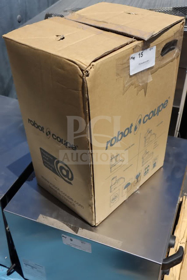 Brand new Robot Coupe R2CLR DICE food processor, 3 qt clear bowl, 4 discs, 2 hp. Box top is damaged. Serial #9462151703S-06.