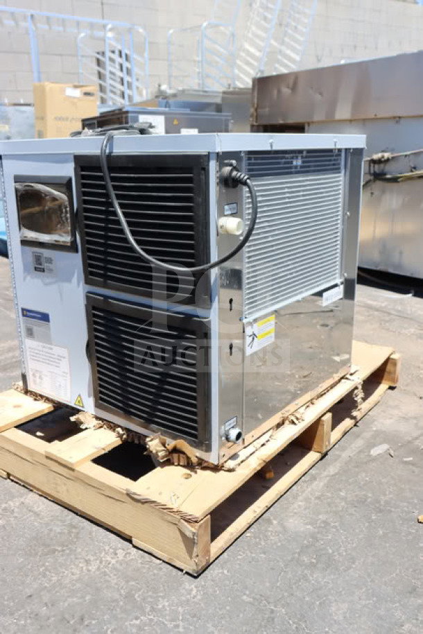 Avantco Ice MC-H-322-A modular ice machine, 350 lb. capacity, air-cooled, half cube size, new scratch-n-dent condition.