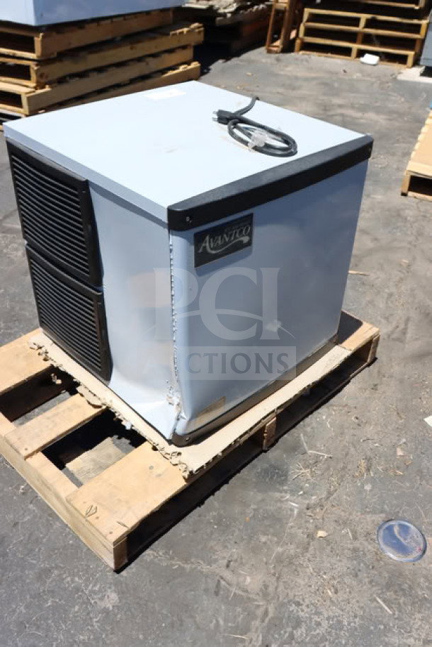 Brand new Avantco Ice MC-H-322-A 22" air-cooled ice machine, 350 lb capacity, visible dents, on pallet.