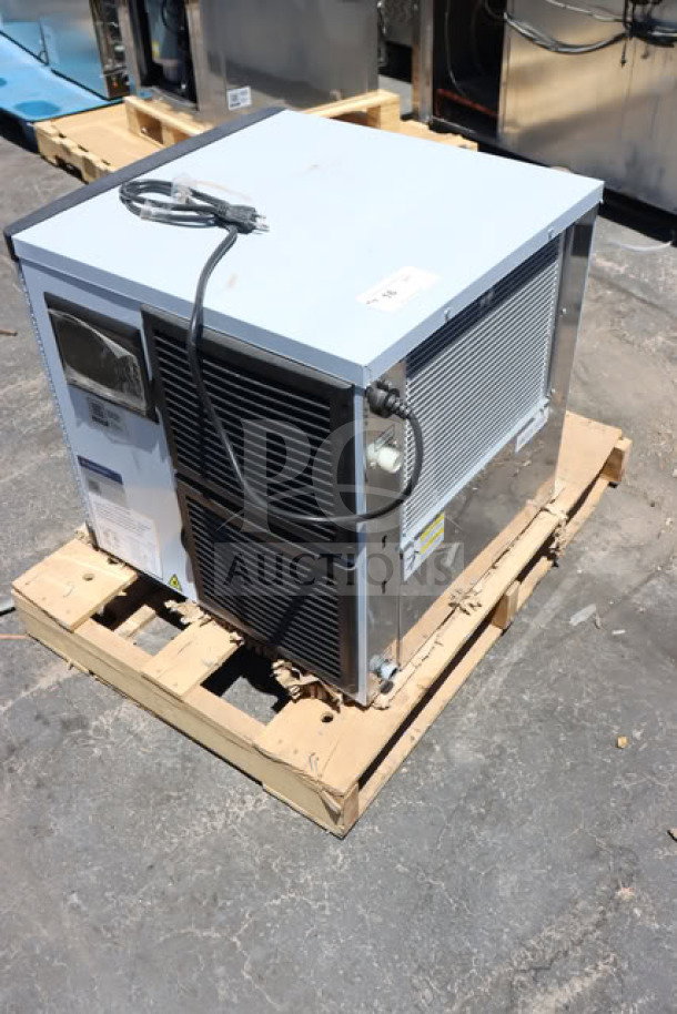 Avantco Ice MC-H-322-A 22" air-cooled half cube ice machine, 350 lb. capacity, brand new, scratch-n-dent, on pallet.