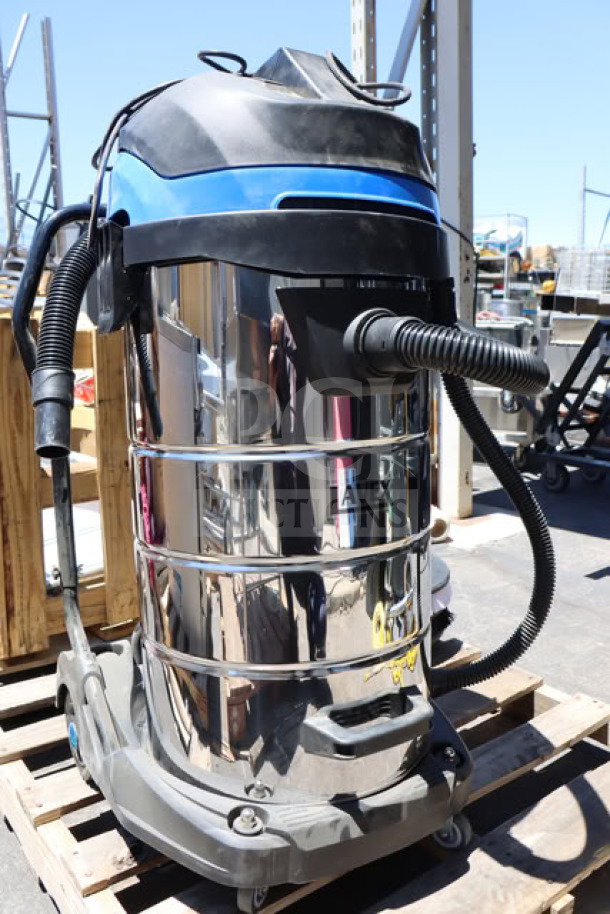 Lavex 944BJ14126G 26 Gallon Stainless Steel Wet/Dry Vacuum, scratch-n-dent, with toolkit, 100-120V, 1400W, new condition.
