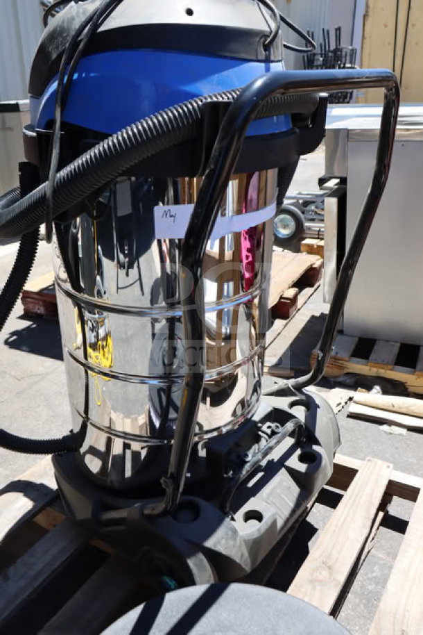 BRAND NEW Lavex 944BJ14126G 26 Gallon Stainless Steel Commercial Wet/Dry Vacuum. Features toolkit, 1400W power. Scratch-n-dent condition visible.