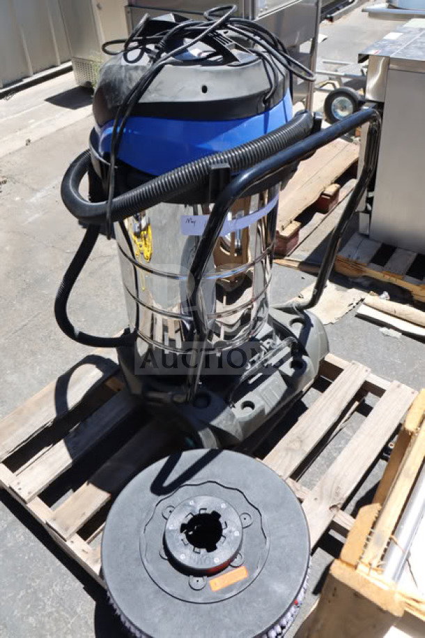 Lavex 944BJ14126G 26-gallon stainless steel wet/dry vacuum, new scratch-and-dent, with toolkit on pallet.