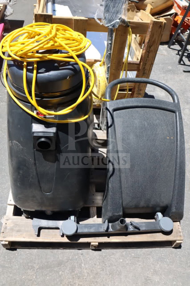 Brand new Viper Shovelnose 18 Gallon Wet/Dry Vacuum with squeegee and tool kit, scratch-n-dent condition, S/N: 5310253400037.