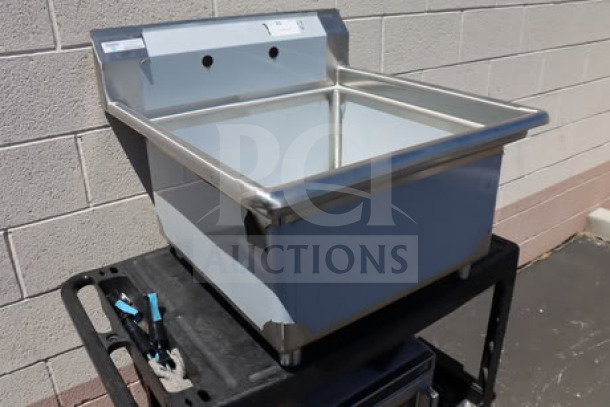 BRAND NEW SCRATCH-N-DENT Steelton 522CS12424 29 1/2" one compartment commercial sink, stainless steel, wall-mounted.