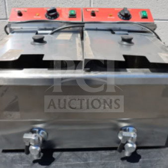 Brand new Avantco F202 dual tank electric countertop fryer, 30 lb capacity. Shows minor cosmetic scratches. Serial#: CK-241108R-233.