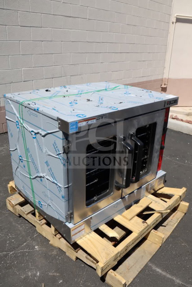 Brand new Vulcan VC5ED single deck electric convection oven, 208V, 12 kW, scratch-n-dent, on pallet.