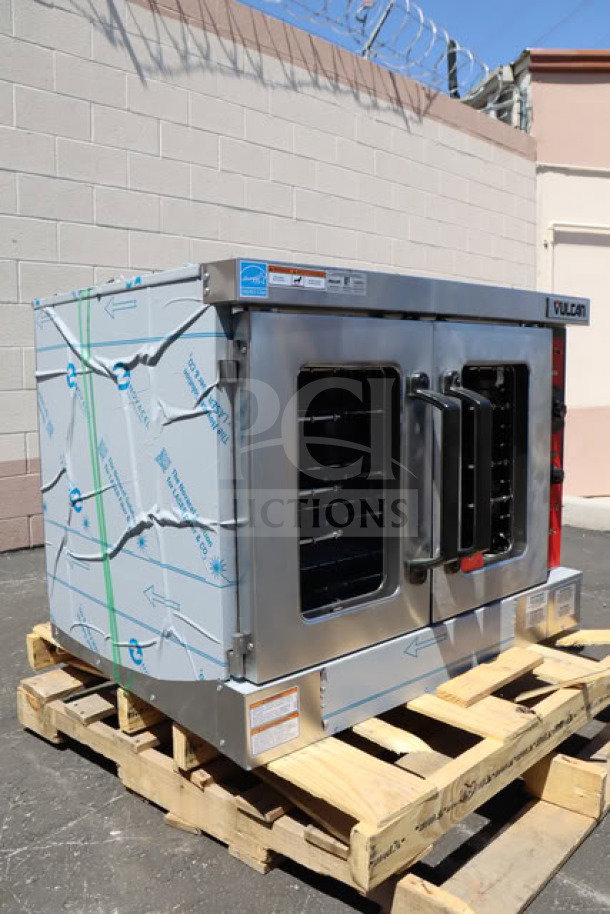 Brand new Vulcan VC5ED single deck electric convection oven, 208V, 12kW, scratch-n-dent, on pallet, field convertible.