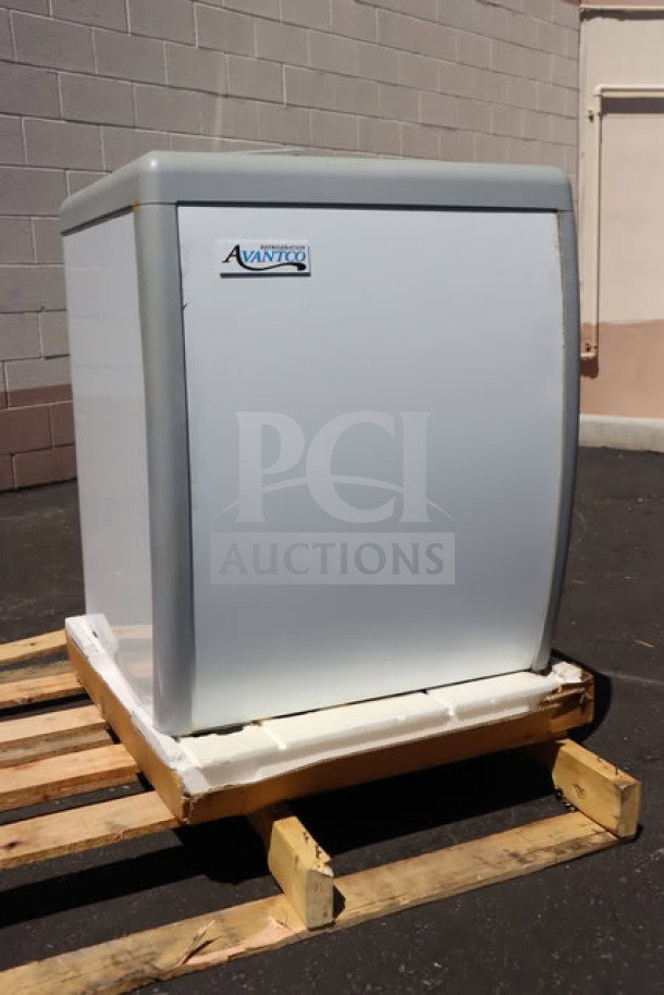 Brand new Avantco DFF6-HCL flat top display ice cream freezer, 26 3/16" x 28 1/8" x 34 1/2", minor scratch on surface.