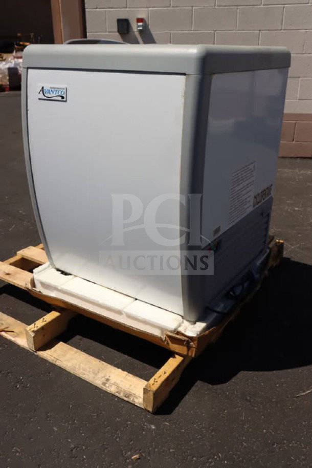 Brand new Avantco DFF6-HCL ice cream freezer, scratch-n-dent, 26 3/16" x 28 1/8" x 34 1/2", 115V, serial 3133249.