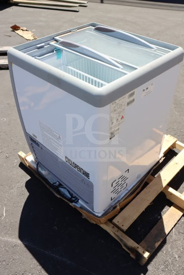 Brand new Avantco DFF6-HCL ice cream freezer, customizable flat top, 26 3/16"x28 1/8"x34 1/2", scratch-n-dent condition.