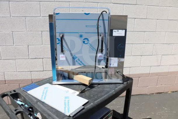 Prince Castle 297-T9 Slim-Line Vertical Contact Toaster, brand new, 1500W, 2200 buns/hour. Scratch-n-dent condition.