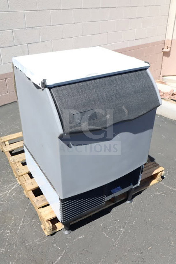 BRAND NEW Ice-O-Matic ICEU220FA undercounter ice machine, 238 lb. capacity, 70 lb. bin, 115V, scratch-n-dent condition.