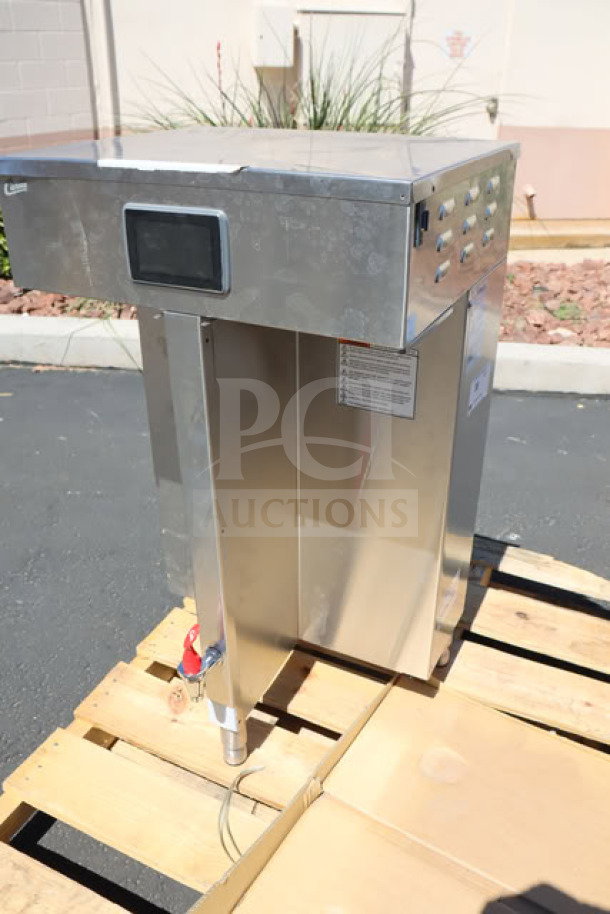 BRAND NEW Curtis G4TP2T10A3100 G4 ThermoPro Twin Coffee Brewer, stainless steel, scratch-n-dent, 220V, S/N: 15080581.