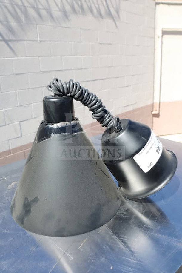 Brand new Hanson Heat Lamps 400-RET-BK retractable heat lamp, black finish, 115V, 2.25A, 250W, S/N: 986-N, scratch-n-dent.