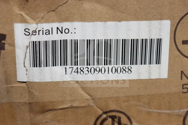 BRAND NEW SCRATCH-N-DENT ServIt OAM-65D 24" heated display merchandiser box with serial number 1748309010088 visible.