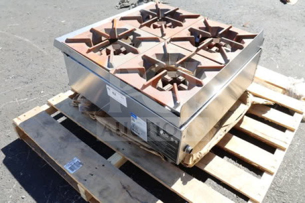 BRAND NEW Cooking Performance Group R-CPG-24-NL 4 Burner Gas Range with surface rust; 88,000 BTU; on wooden pallet.
