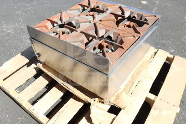 BRAND NEW Cooking Performance Group R-CPG-24-NL 4 Burner Gas Range, 88,000 BTU, scratch-n-dent, surface rust visible.