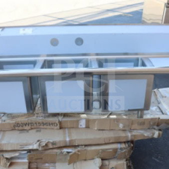 Brand new Regency 600S3151515R 66.5" three-compartment commercial sink with stainless steel legs and 15" right drainboard.