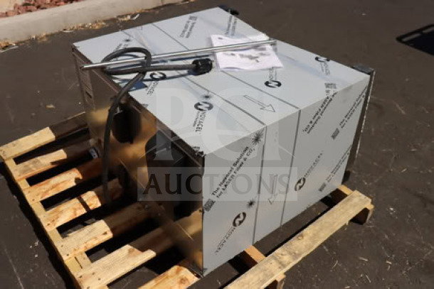 Cadco Rossella XAF-193 convection oven, new scratch-n-dent condition, on pallet. Box shows manual and power cord.
