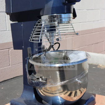BRAND NEW Waring Luna WSM20LT 20 Qt. Planetary Stand Mixer, with guard, timer, and accessories. Scratch-n-dent condition.