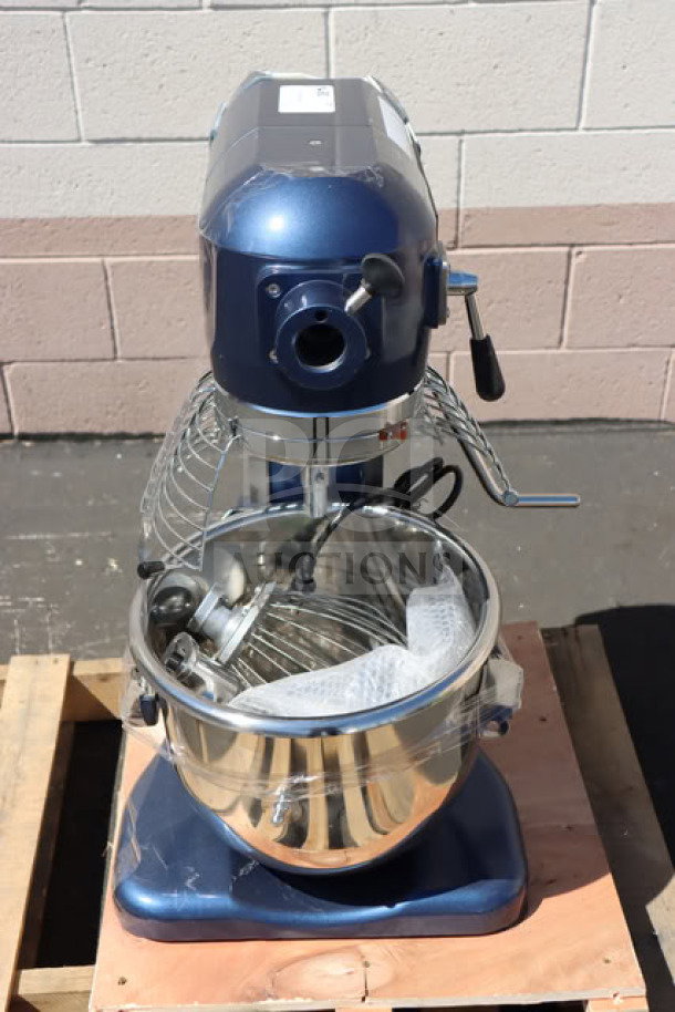 BRAND NEW Waring Luna WSM20LT 20 Qt. Planetary Stand Mixer with guard, timer, and accessories. Scratch-N-Dent condition.