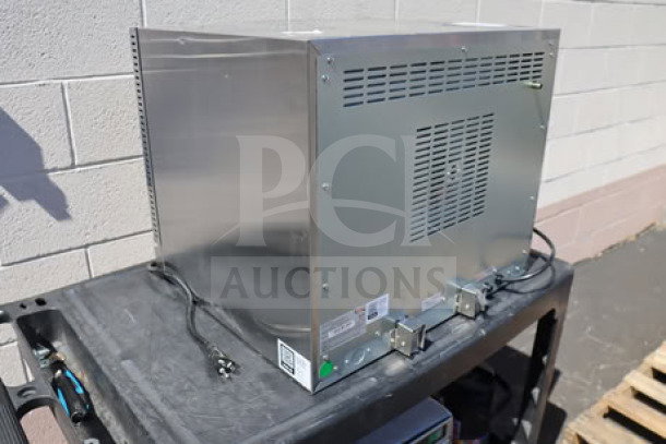 Brand new Avantco CO-28M countertop convection oven, 2.3 cu. ft., 208/240V, 2100/2800W. Serial: CO28MC25110127. Scratch-n-dent condition.