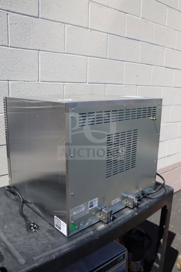 Brand new Avantco CO-28M half-size countertop convection oven, 2.3 cu. ft., 208/240V, 2100/2800W. Scratch and dent condition.