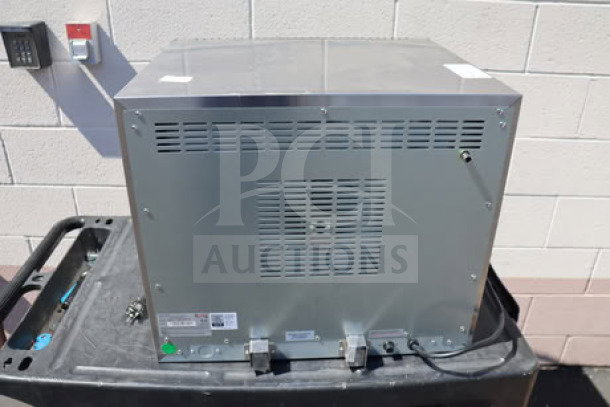 Brand new Avantco CO-28M half-size countertop convection oven, 2.3 cu. ft., 208/240V, 2100/2800W. Scratch-n-dent condition. Serial number CO28MC25110127.