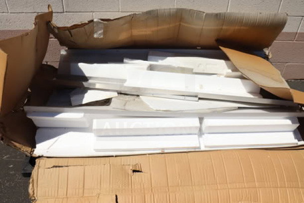 Brand new Avantco CBT-60 sneeze guard in box, compatible with SS-CFT-60-HC salad bar. Scratch-n-dent condition.