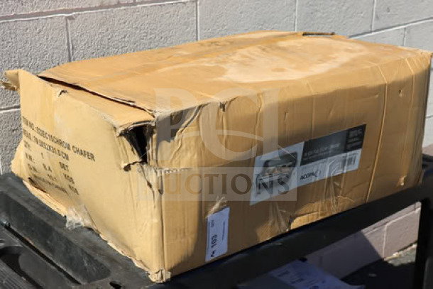 Acopa Supreme 8 Qt. Chrome Roll Top Chafer in damaged box, model 922EC15CHROM, brand new condition.