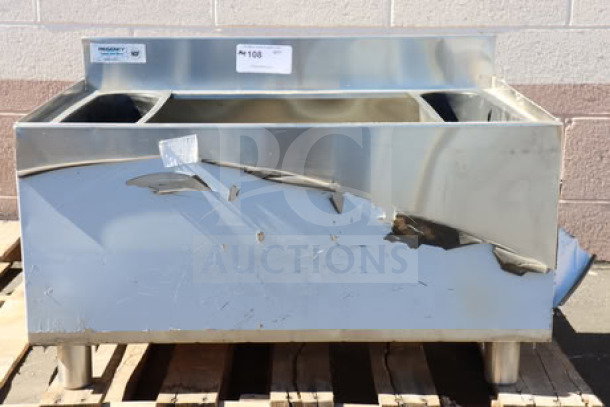 Regency 21" x 30" underbar ice bin with scratches; includes 10 circuit post-mix cold plate and bottle holders, 65 lb capacity.