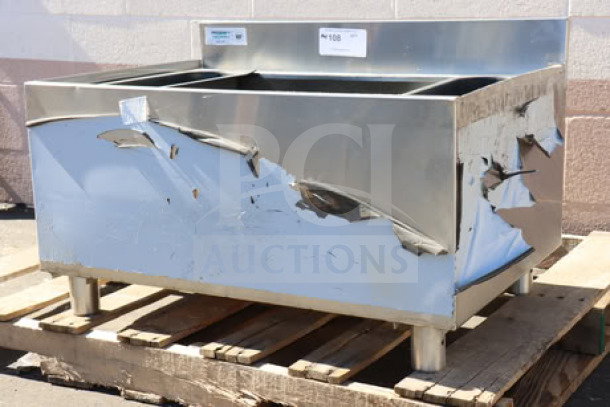 Regency 21"x30" underbar ice bin, 65 lb capacity, with 10 circuit cold plate. Brand new, visible dents on exterior. Model 600IB2130C0.