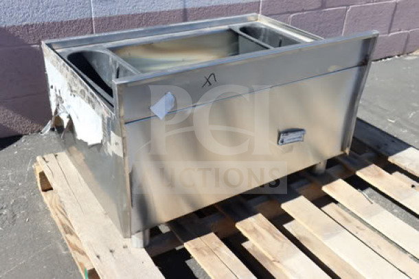 Regency 21" x 30" underbar ice bin, model 600IB2130C0, with 10 circuit post-mix cold plate, new scratch-n-dent condition.