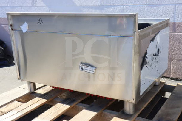 Regency underbar ice bin, model 600IB2130C0, 21" x 30", 65 lb. capacity, scratch-n-dent condition, with bottle holders.