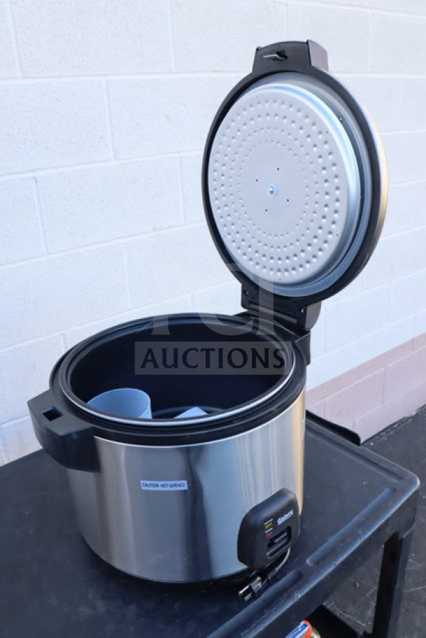 Galaxy 60 Cup Electric Rice Cooker/Warmer Model 177RCSGB60, 120V, 1550W, brand new out of box, visible serial: 177RCSGB602024080261.