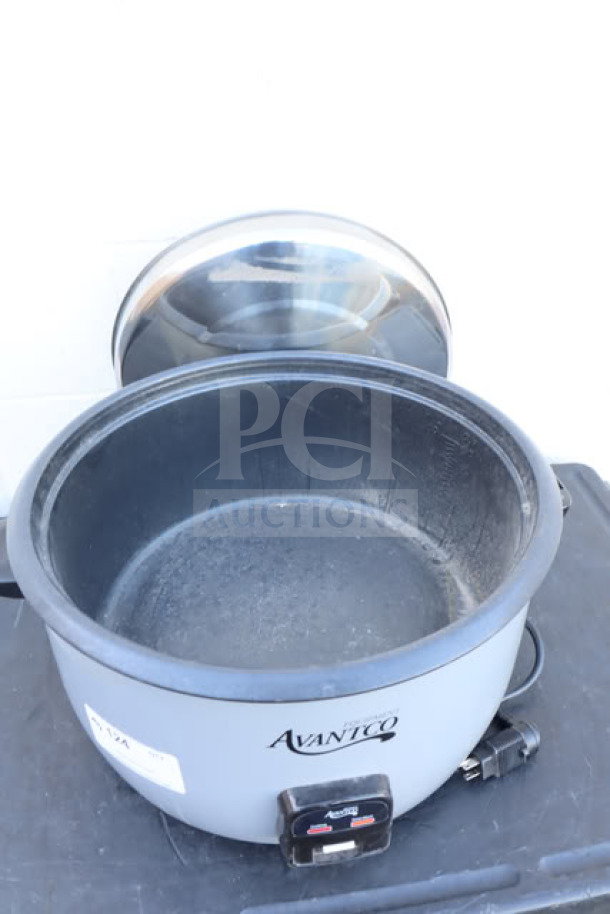 Brand new Avantco RCB124 rice cooker/warmer, 124 cup capacity, removable lid, slight cosmetic imperfections visible.