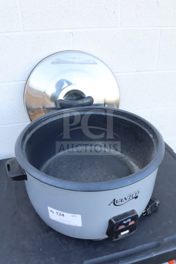 Avantco RCB124 electric rice cooker, 124 cup capacity, removable lid, brand new scratch-n-dent condition, 240V, 3000W.