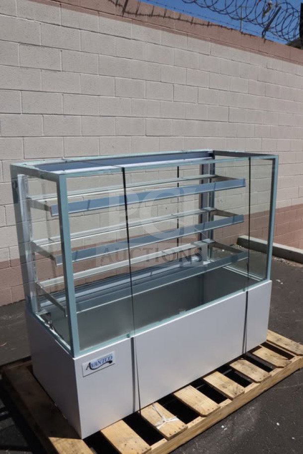Avantco BCFD-60 59 1/8" dry bakery display case, white, LED lighting, 115V, 0.24 Amp, front glass broken, scratch-n-dent.