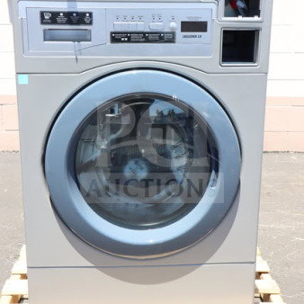 Crossover 3.5 cu. ft. front load commercial washer, model WHLFP817C2OPL, 120V, 15A. Brand new, scratch-n-dent condition.