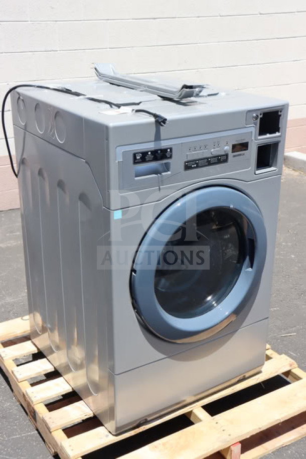 Crossover 3.5 cu. ft. front load electric washer, model WHLFP817C2OPL, scratch-n-dent condition, 27", 120V, 15A.