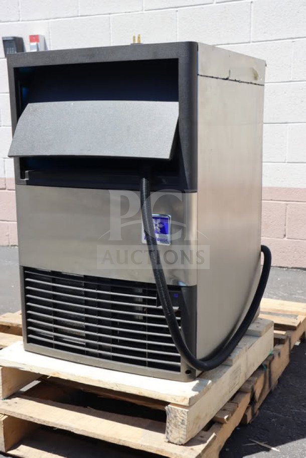 BRAND NEW Manitowoc UDP-0080A undercounter ice machine, 19 11/16" wide, 110 lb. capacity, scratch-n-dent, with 31 lb. bin.