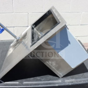 Regency 600DIWIB1821 stainless steel water station with ice bin, 17"x21", brand new scratch-n-dent, 23 lb capacity.