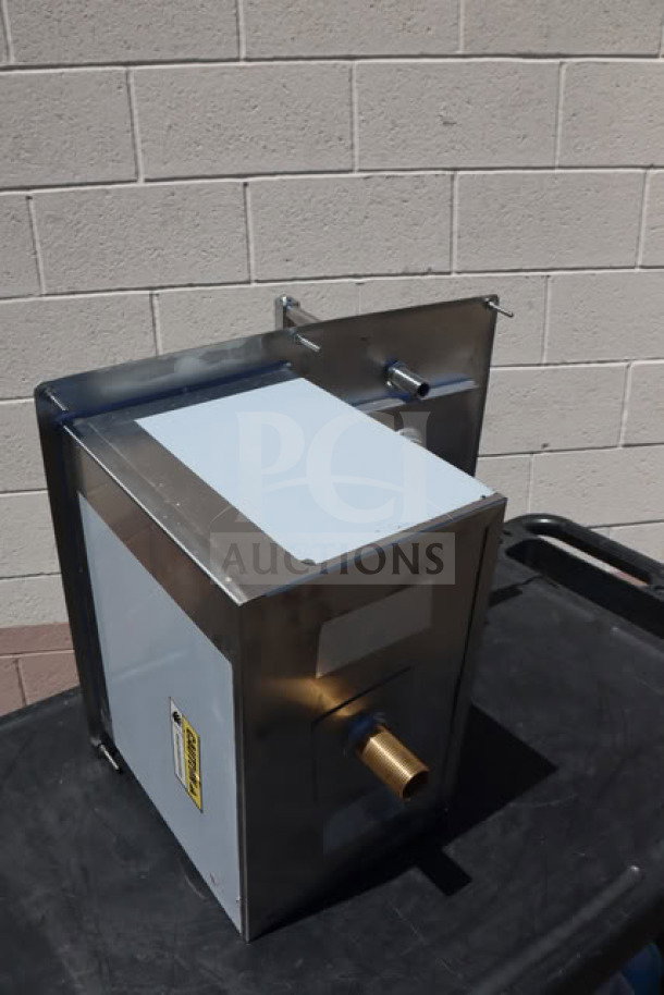 Regency 600DIWIB1821 stainless steel water station, 17x21", ice bin, scratch-n-dent, 23 lb, brand new.