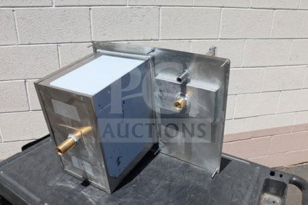 Regency 600DIWIB1821 stainless steel water station and ice bin, 17"x21", 23 lb capacity, brand new scratch-and-dent condition.