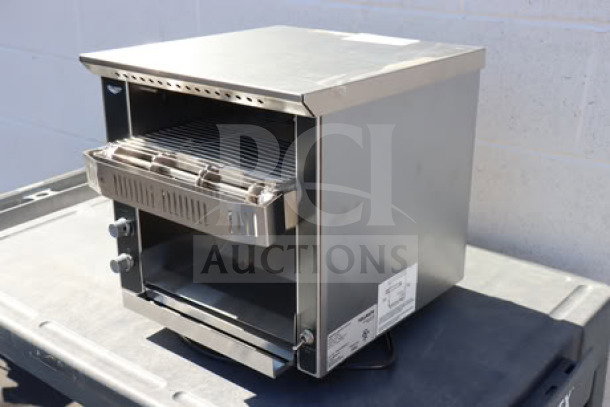 BRAND NEW Vollrath CT2BH-120400 JT1BH conveyor toaster, 2 1/2" opening, 120V, 1600W, minor scratches, serial P364-01943675-17.