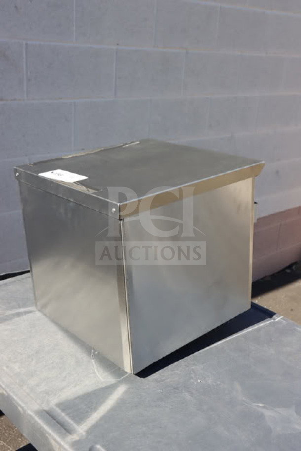 Brand New Vollrath CT2BH-120400 JT1BH Conveyor Toaster, 120V, 1600W, stainless steel, scratch-n-dent condition.